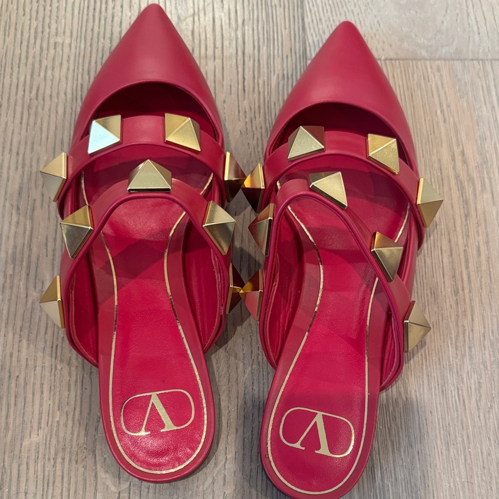 Valentino Women's Fuchsia and Gold Roman Studded Mules Slides - Picture 5 of 8